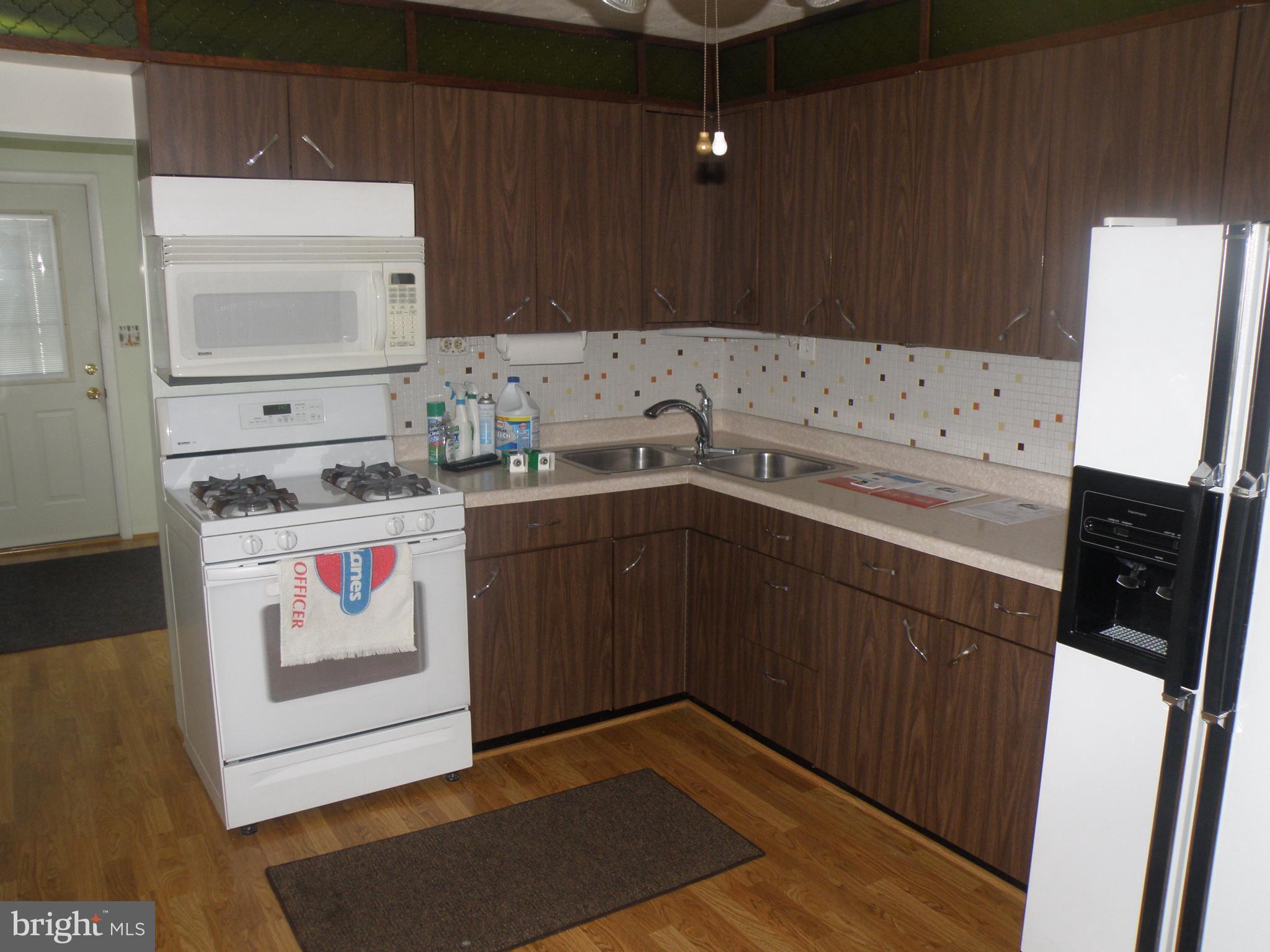 904 Martin Road Baltimore, MD 21221 - Photo 9 of 20 Kitchen