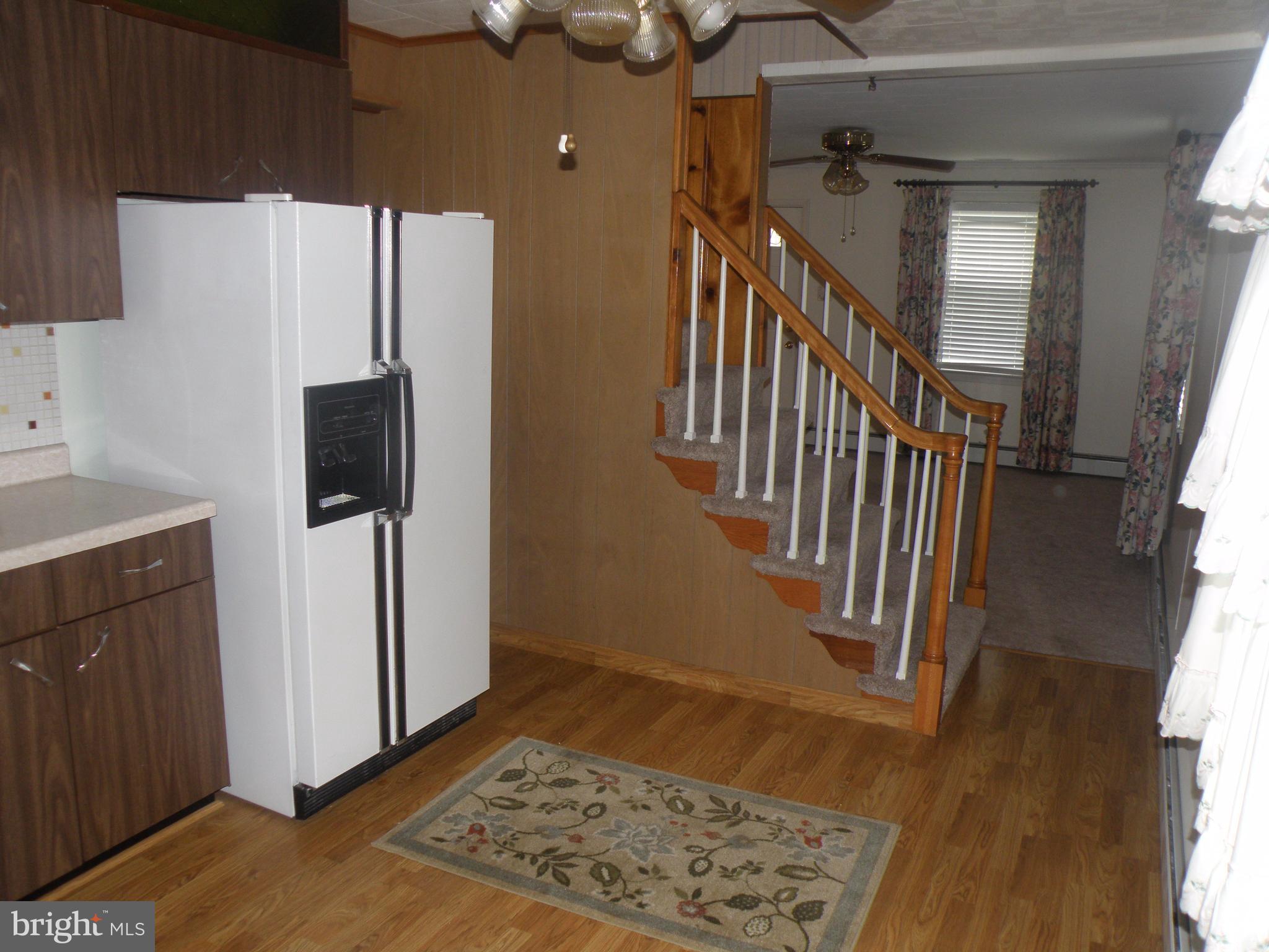 904 Martin Road Baltimore, MD 21221 - Photo 10 of 20 Entree to Living room
