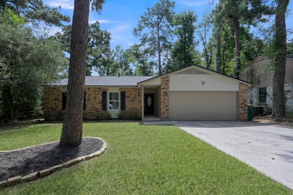 $334,900 | 10 Basal Briar Court, The Woodlands, TX 77381