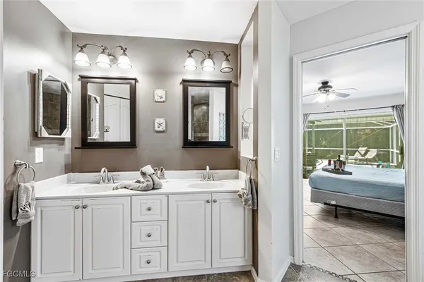 a en suite bathroom with double sink and a mirror