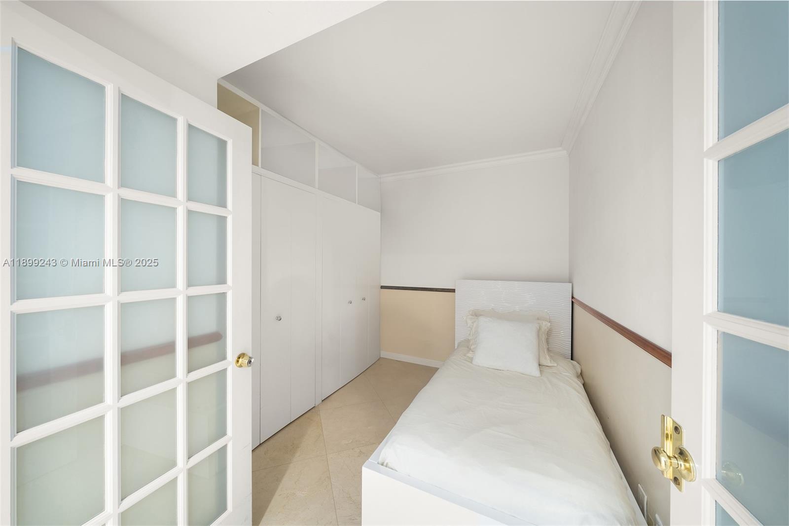 4775 Collins Avenue, Unit 1708 Miami Beach, FL 33140 - Photo 24 of 51