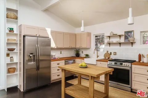 $1,099,000 | 3135 Isabel Drive, Los Angeles, CA 90065