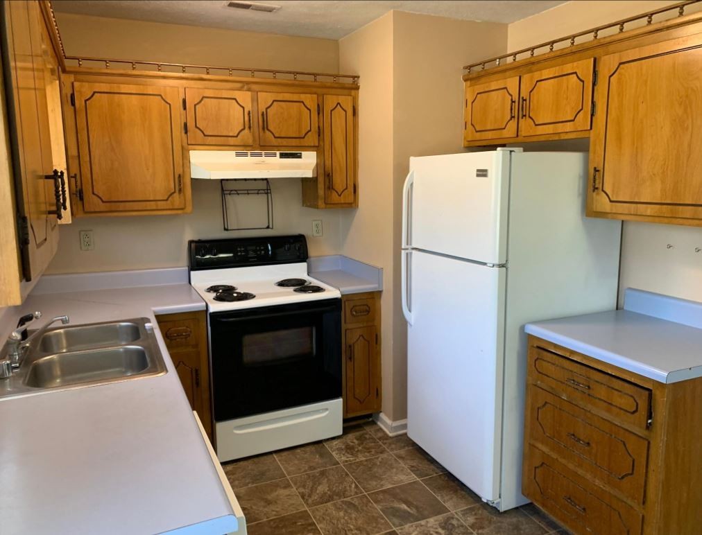 930 Hugh Hunter Road Oak Grove, KY 42262 - Photo 3 of 8 Gallery Image 3