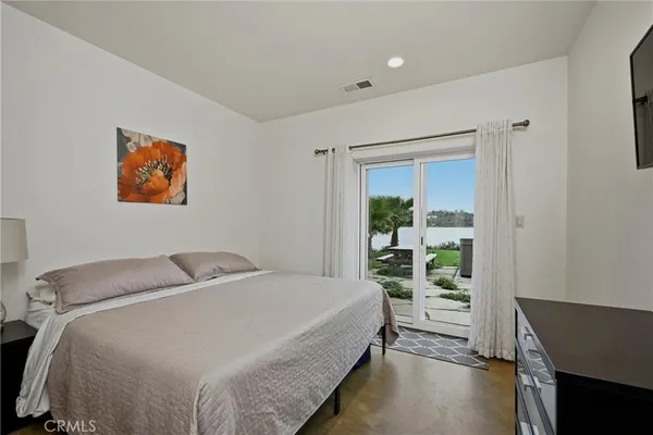 a view of a livingroom with wooden floor and closet