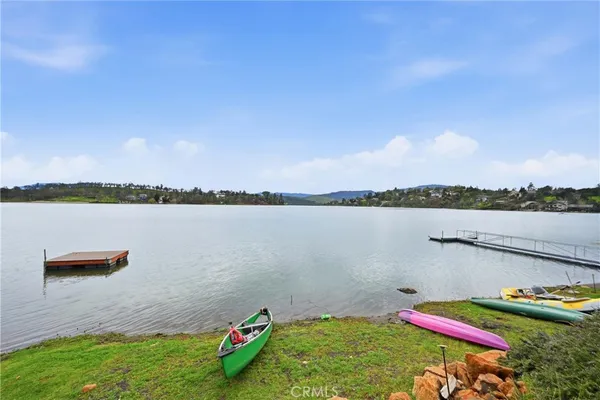 a front view of a lake with houses in the back