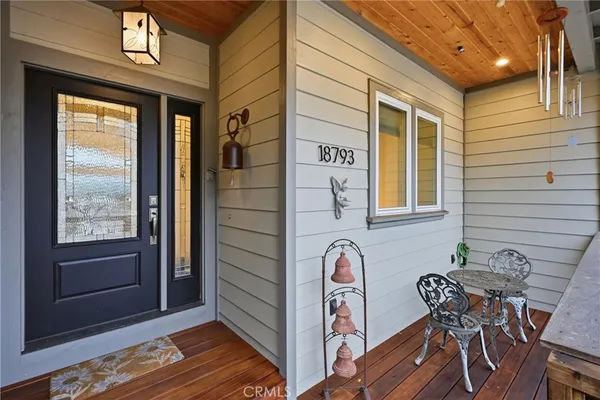 a view of a livingroom with wooden floor and entryway