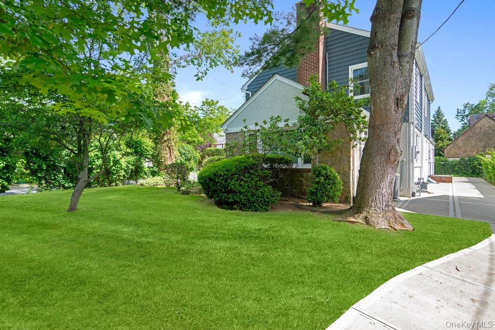 165 Linmouth Road Malverne, NY 11565 - Photo 21 of 26