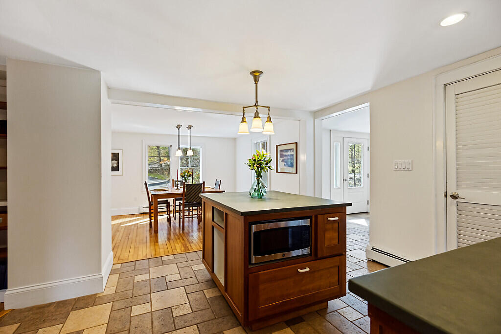 183 Mountain Road Falmouth, ME 04105 - Photo 19 of 65 67_BP5A0508_DxO_mls