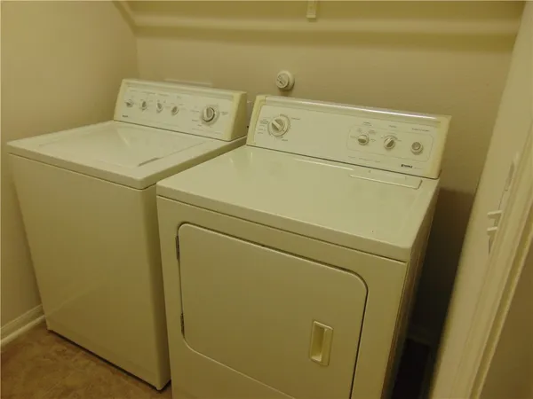 $2,015 | 124 Hollis Lane, Kyle, TX 78640