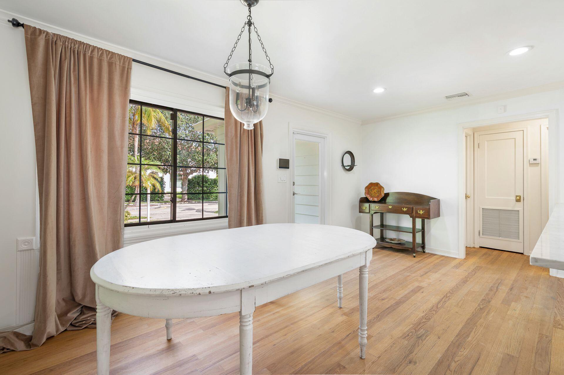 240 Almeria Road West Palm Beach, FL 33405 - Photo 12 of 24 Dining Room