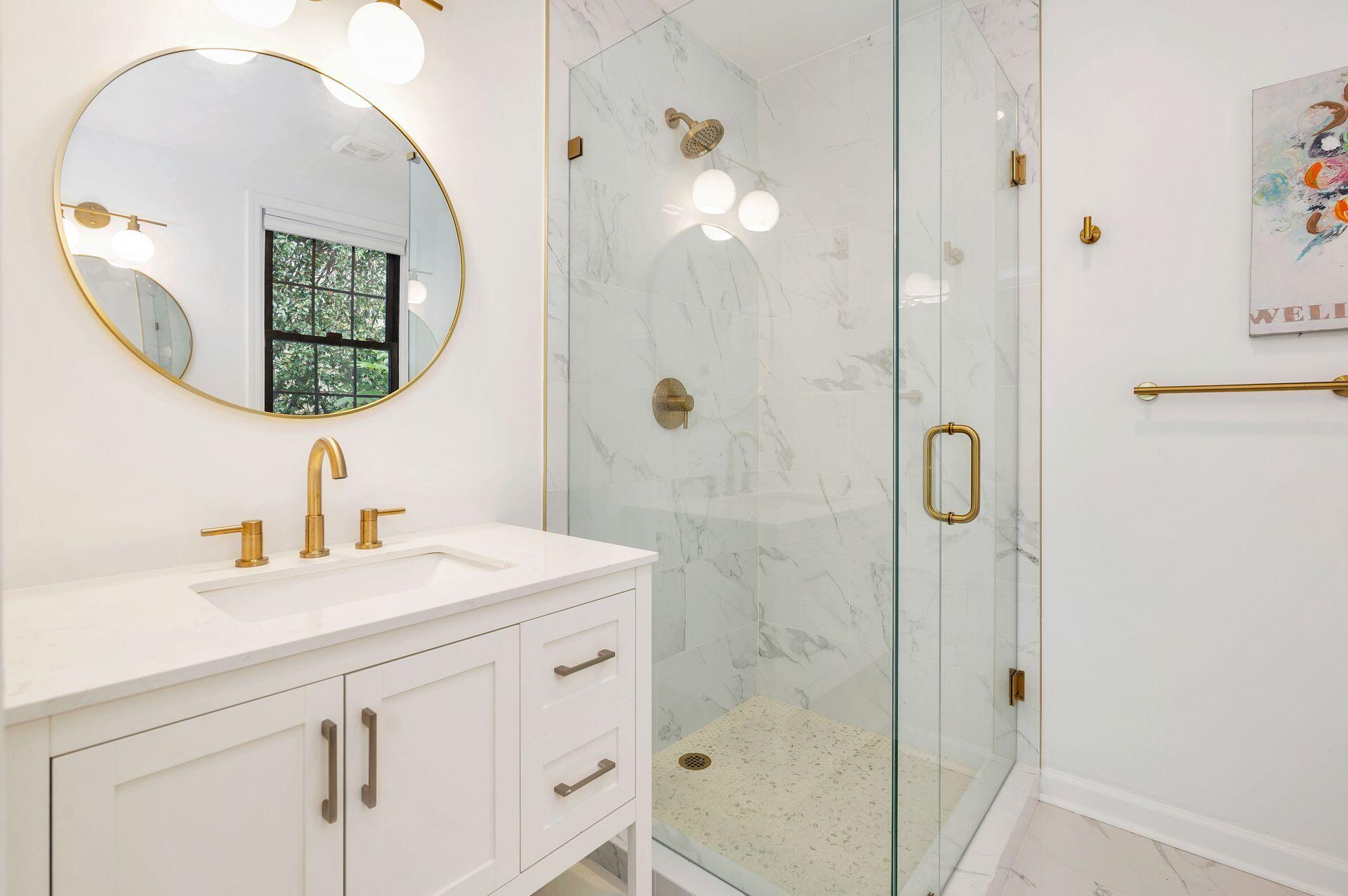240 Almeria Road West Palm Beach, FL 33405 - Photo 14 of 24 Primary Bathroom
