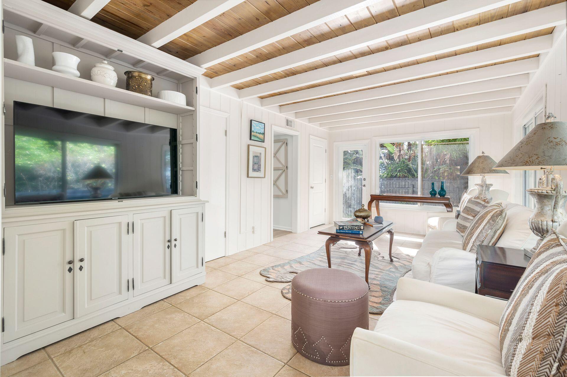 240 Almeria Road West Palm Beach, FL 33405 - Photo 5 of 24 Family Room