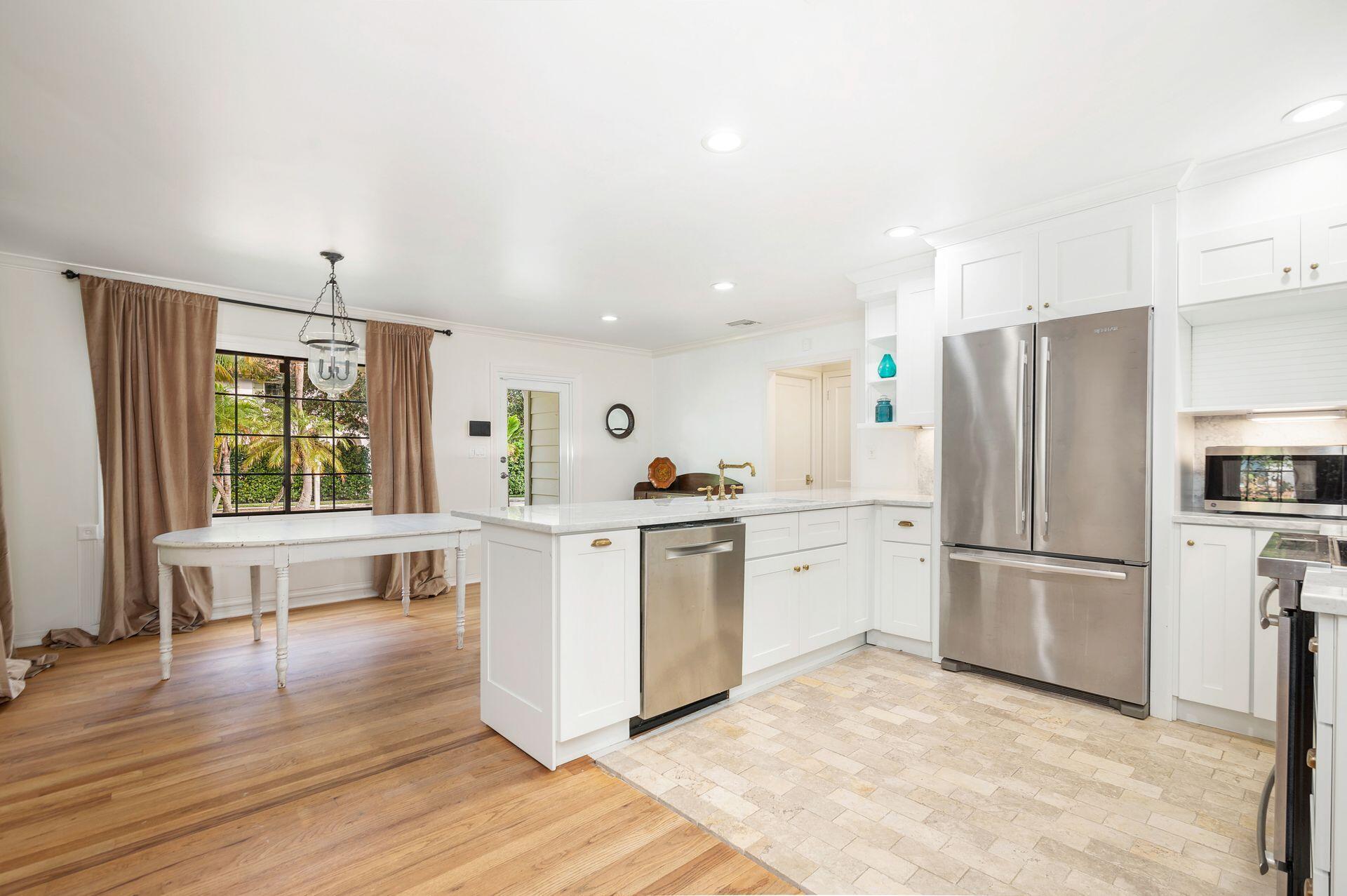 240 Almeria Road West Palm Beach, FL 33405 - Photo 8 of 24 Kitchen