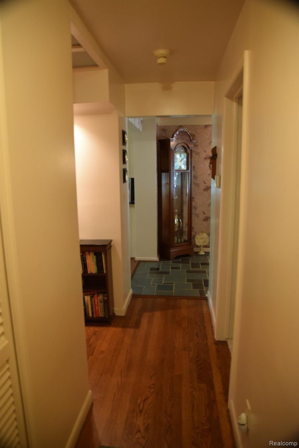 739 Wilwood Road Rochester, MI 48309 - Photo 13 of 99 Foyer (7) (Large).jpeg