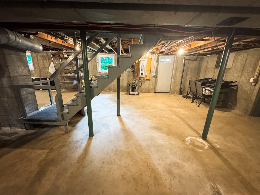 28 Whipple Avenue Westerly, RI 02891 - Photo 44 of 47