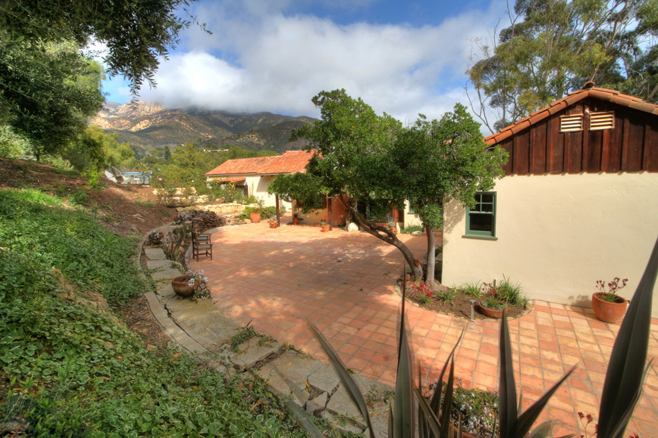 1331 Tunnel Road Santa Barbara, CA 93105 - Photo 9 of 22 a view of a backyard of the house