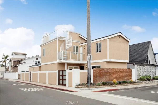$8,400 | 215 Walnut Street, Newport Beach, CA 92663