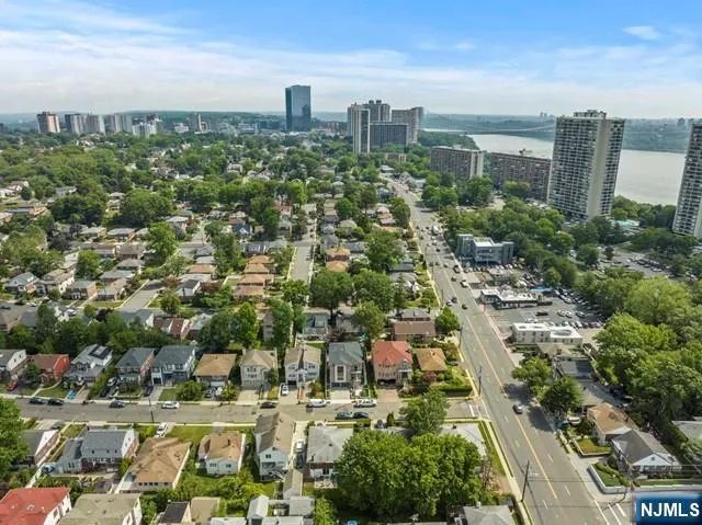 $6,850 | 211 Warwick Avenue, Unit 1, Fort Lee, NJ 07024