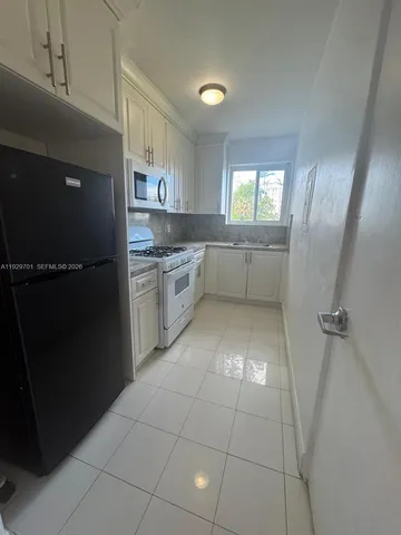 $2,050 | 6941 Bay Drive, Unit A1, Miami Beach, FL 33141