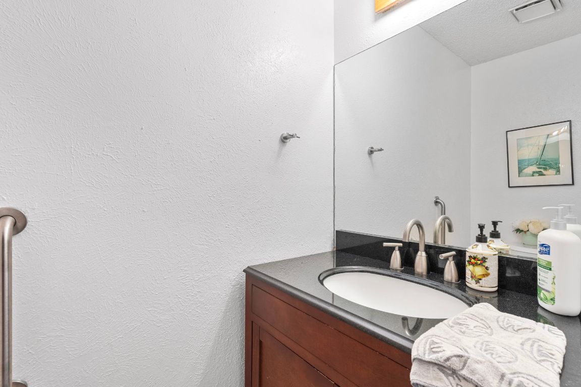 1205 Dusky Thrush Trail Austin, TX 78746 - Photo 15 of 39