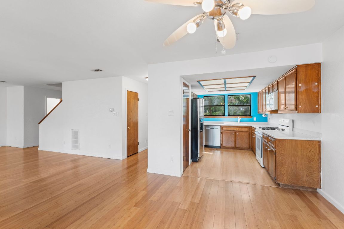 1205 Dusky Thrush Trail Austin, TX 78746 - Photo 4 of 39