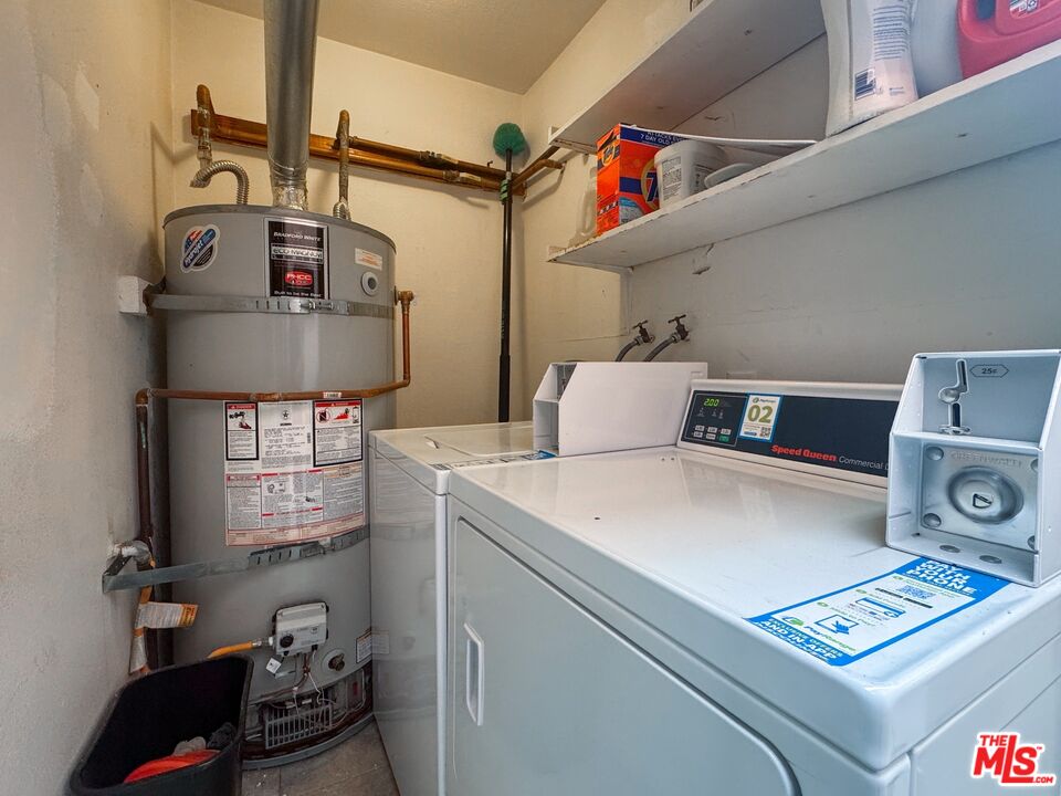 122 Buccaneer Street, Unit 1 Marina del Rey, CA 90292 - Photo 20 of 21 a utility room with dryer and washer
