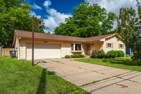 $275,000 | 1018 28th Street South, La Crosse, WI 54601
