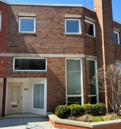 $3,950 | 1229 Central Street, Unit A, Evanston, IL 60201