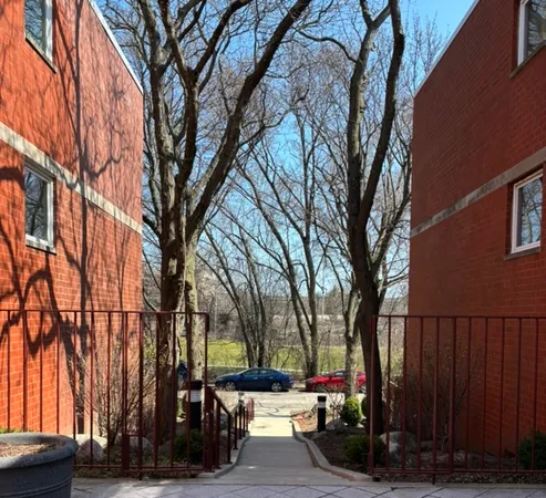 $3,950 | 1229 Central Street, Unit A, Evanston, IL 60201