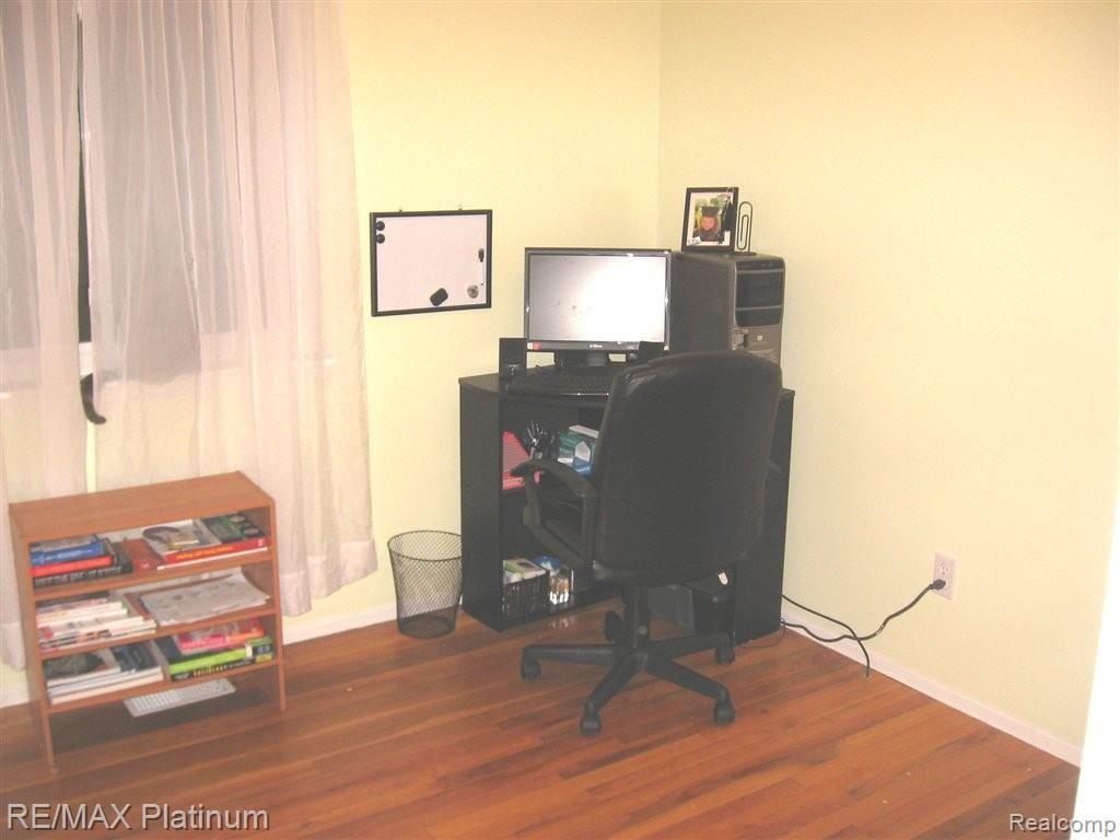 751 Glenwyth Road Brighton, MI 48116 - Photo 6 of 9 Bedroom.jpg