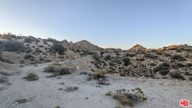 a view of a dry field