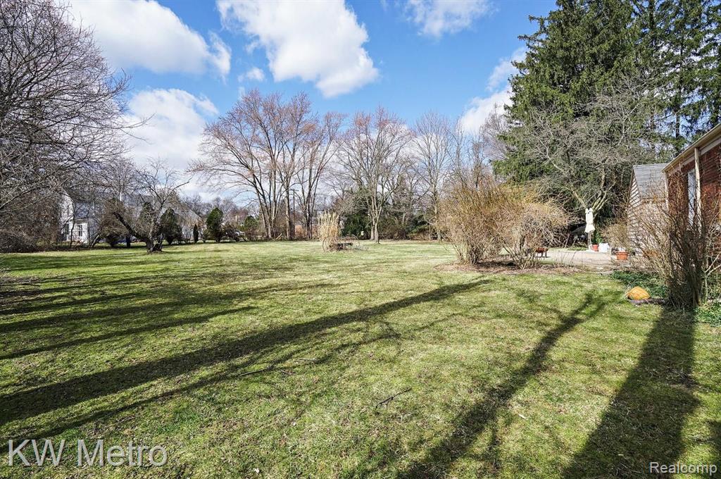 31675 Lahser Road Beverly Hills, MI 48025 - Photo 21 of 28