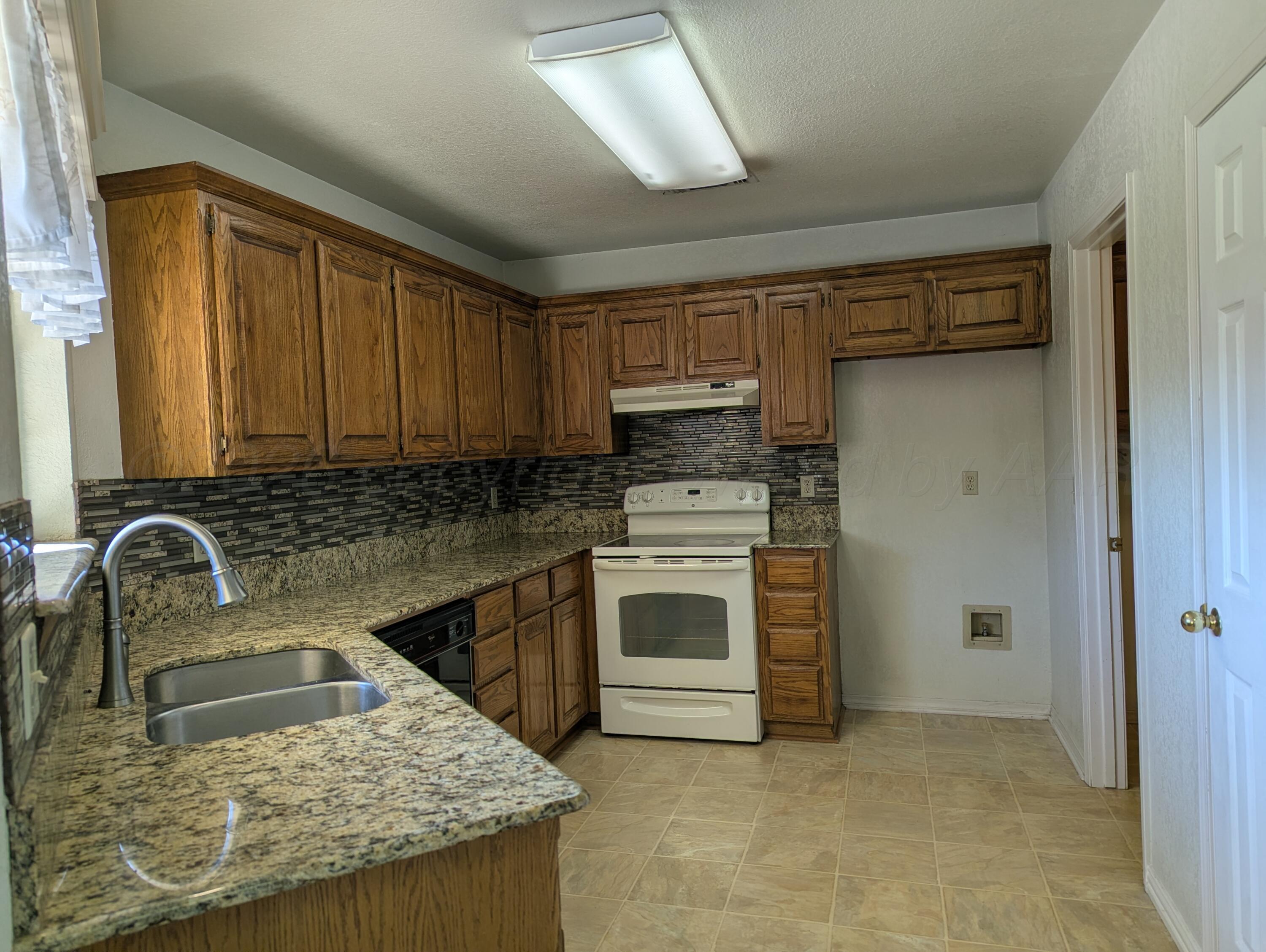 1101 Springfield Avenue Friona, TX 79035 - Photo 7 of 18 PXL_20260628_223542069