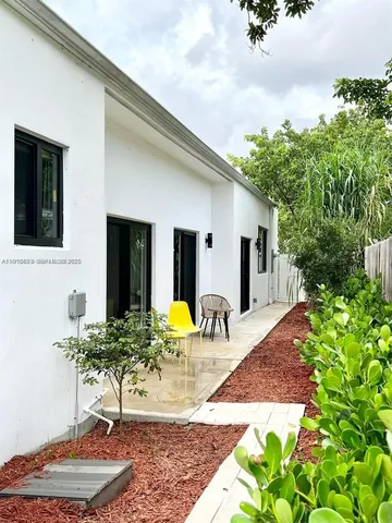 $5,800 | 2150 Southwest 46th Court, Unit 1, Dania Beach, FL 33312