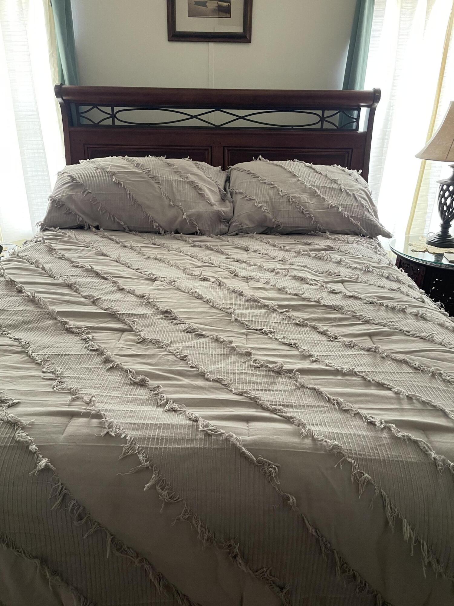 Owners bed stays, its also nice