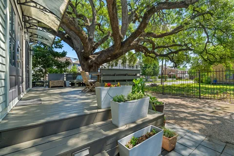 $995,000 | 2910 Houston Avenue, Houston, TX 77009