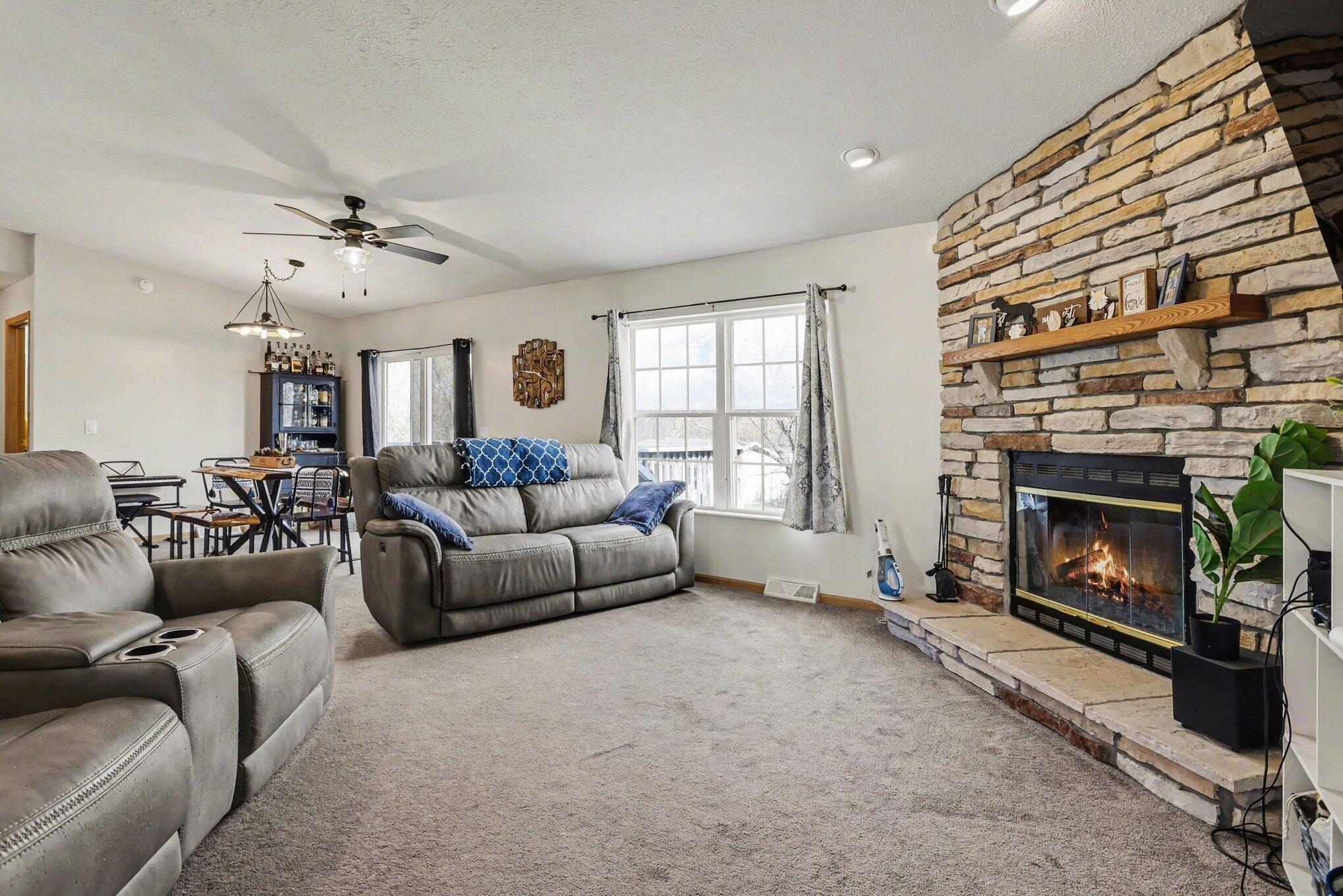 3967 Hennessey Road Watervliet, MI 49098 - Photo 3 of 23 Living Room