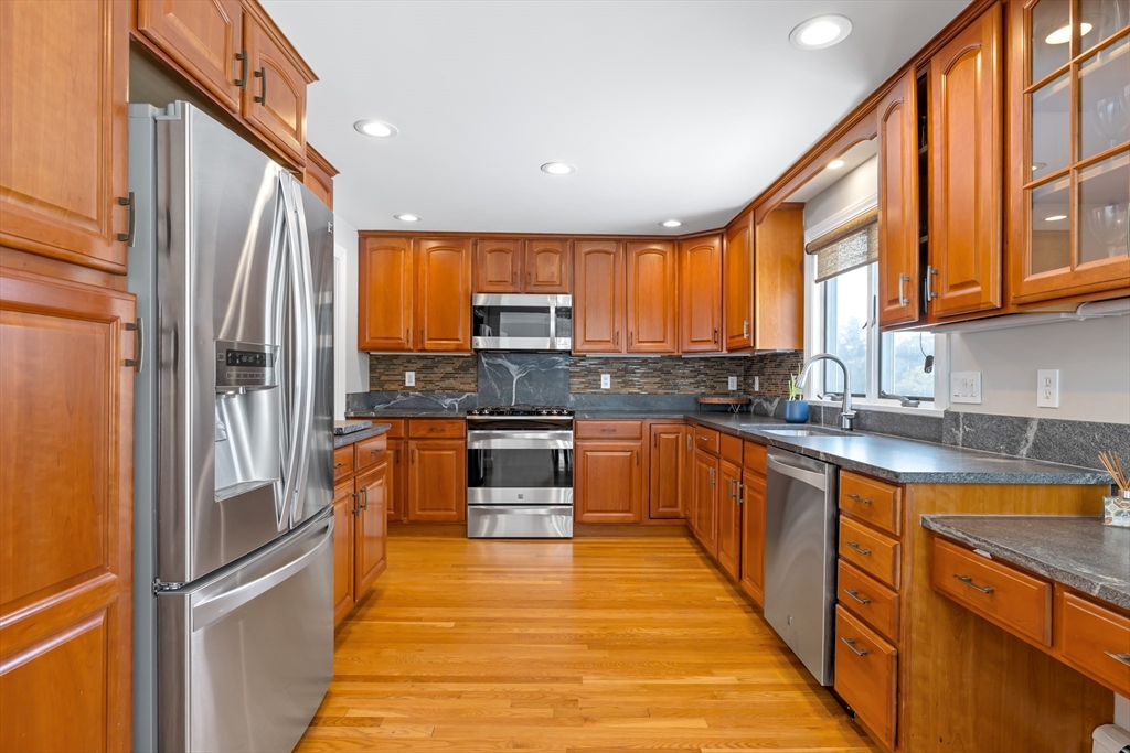 60 Douglas Road Needham, MA 02492 - Photo 9 of 35