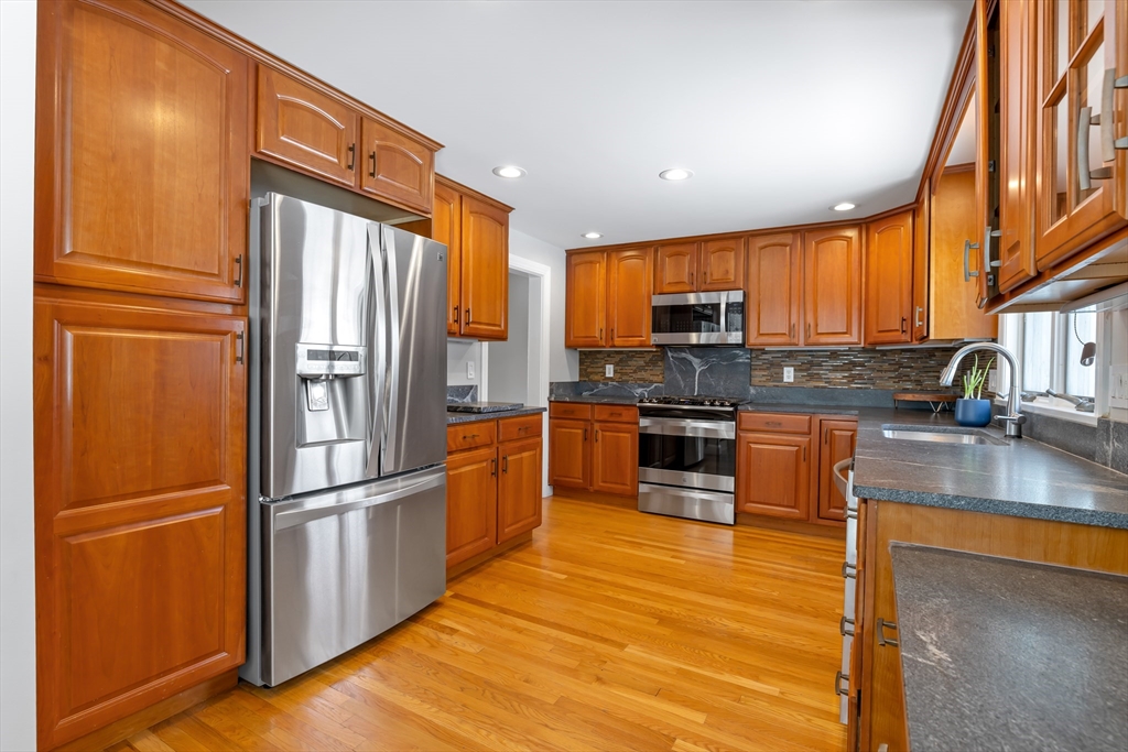 60 Douglas Road Needham, MA 02492 - Photo 10 of 35
