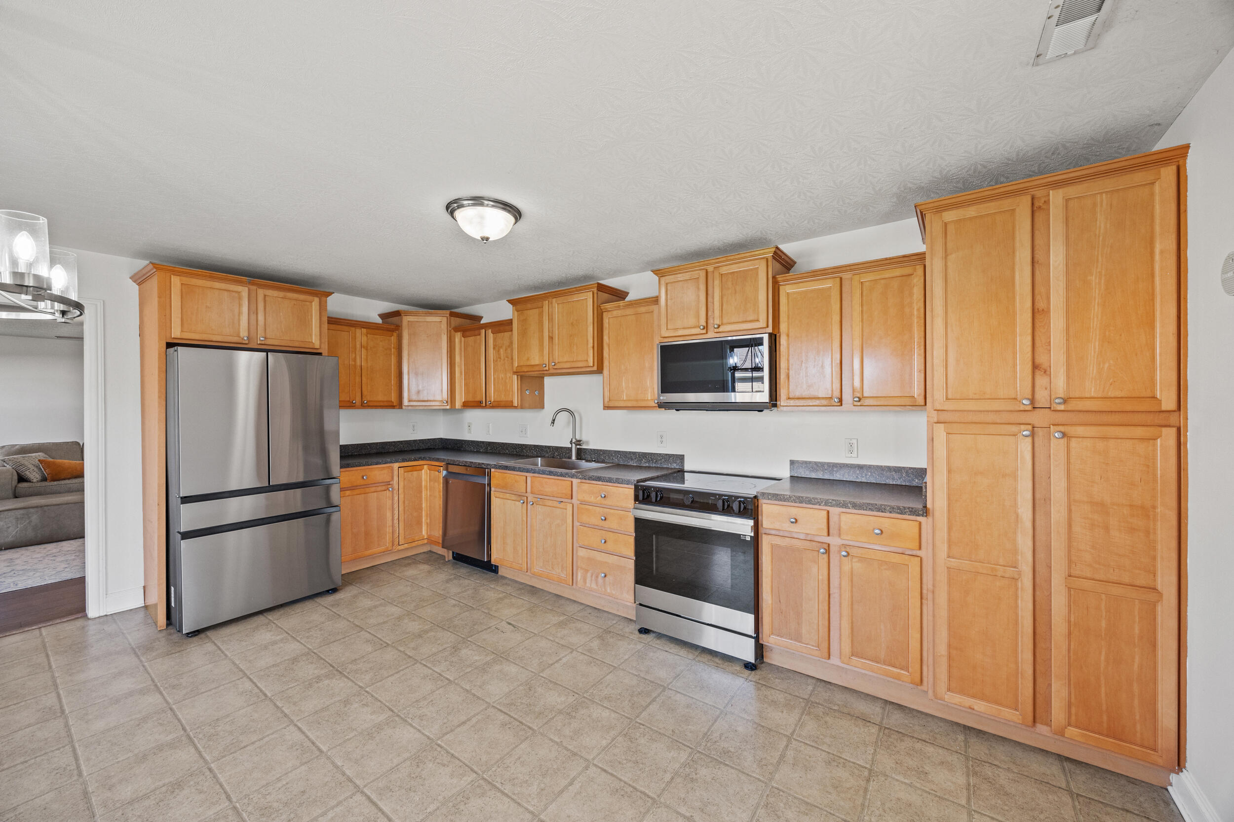 146 Starting Gate Point Georgetown, KY 40324 - Photo 11 of 25 Kitchen