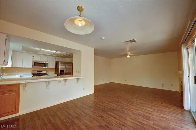 $2,195 | 8332 Monico Valley Court, Las Vegas, NV 89128