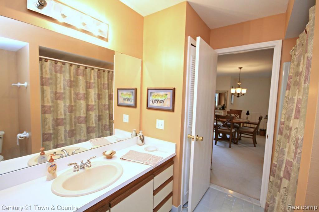 1506 Meadowside Drive Rochester, MI 48307 - Photo 5 of 21