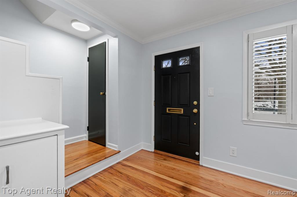 1724 Graefield Road Birmingham, MI 48009 - Photo 2 of 26