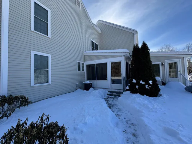 $385,000 | 306 River Grant Drive, Unit 306, Hopkinton, NH 03229