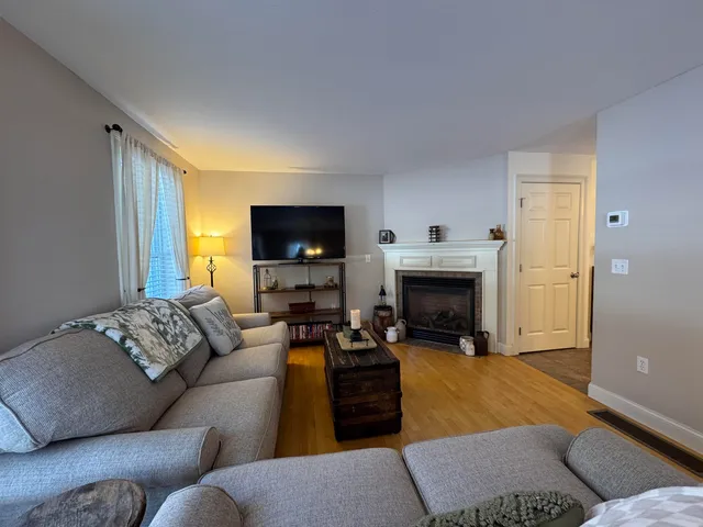 $385,000 | 306 River Grant Drive, Unit 306, Hopkinton, NH 03229