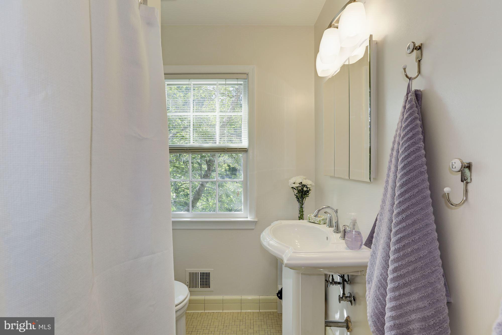 7609 Sebago Road Bethesda, MD 20817 - Photo 24 of 46 Hall Bath