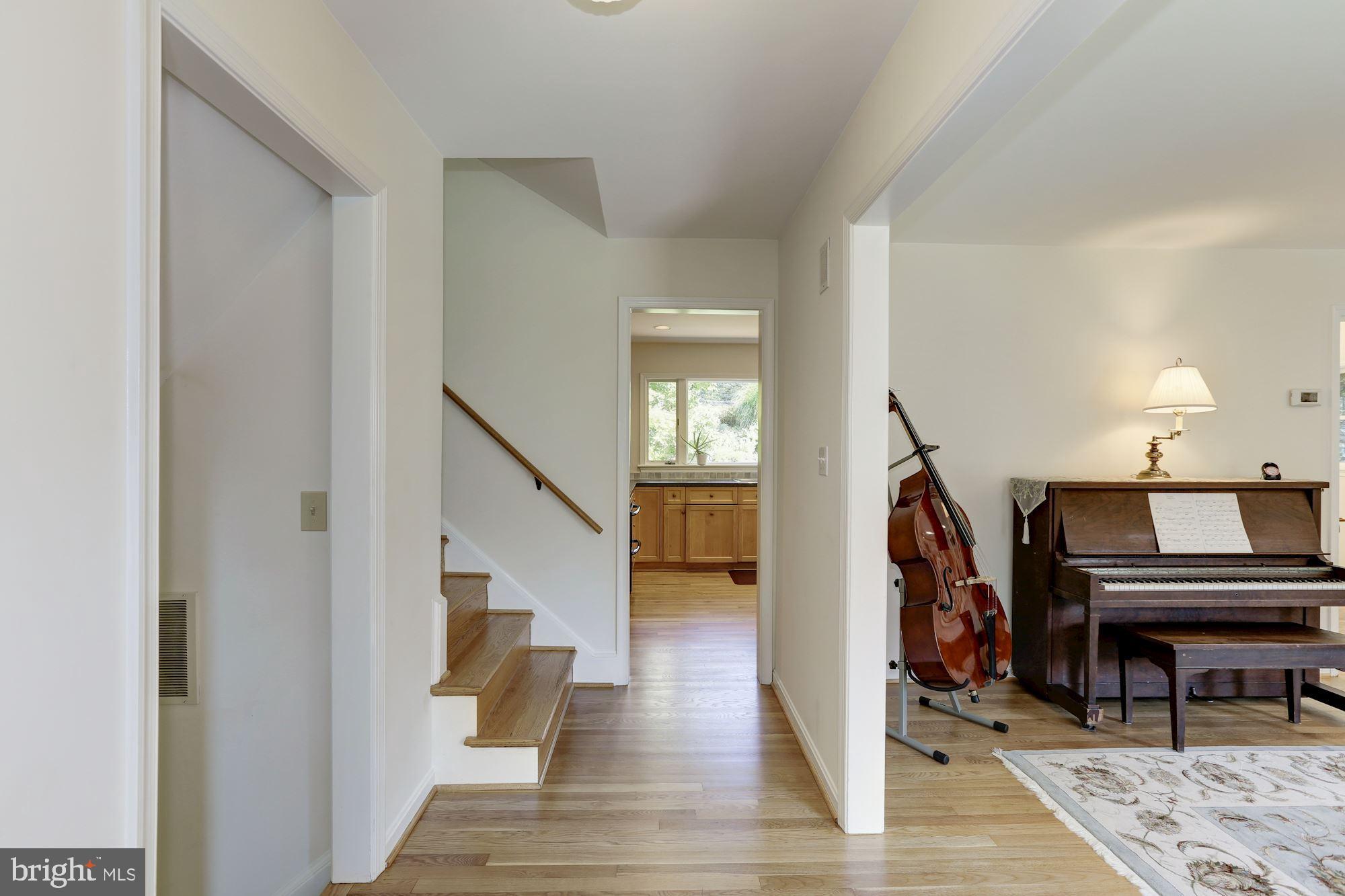 7609 Sebago Road Bethesda, MD 20817 - Photo 4 of 46 Entry Foyer