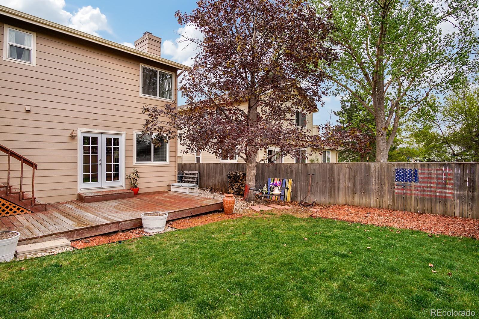 417 Ridgeglen Way Highlands Ranch, CO 80126 - Photo 28 of 33 a backyard of a house with table and chairs