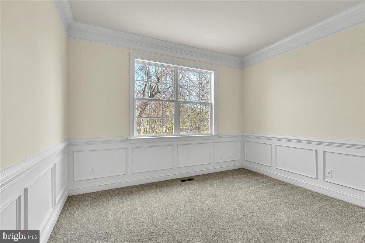 9588 Clover Hill Road Manassas, VA 20110 - Photo 8 of 32 a view of an empty room with a window
