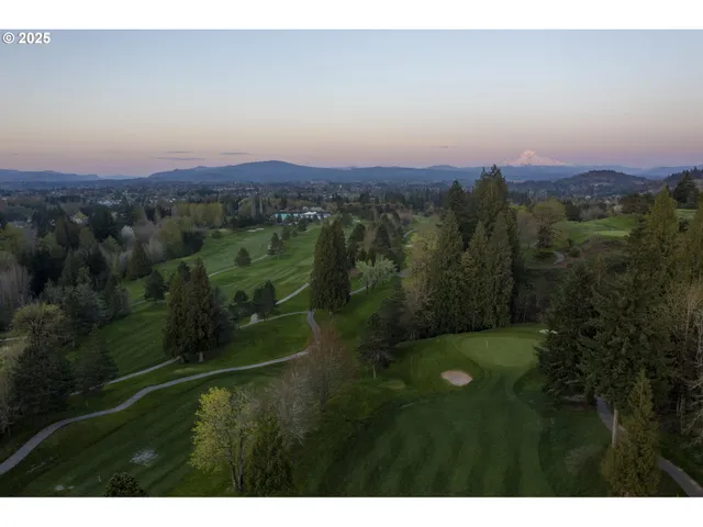 a picture of a bench in front of a mirror